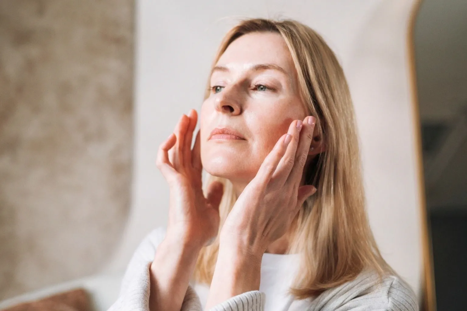 Czy skóra faktycznie przyzwyczaja się do kosmetyków? Wyjaśnienie dermatologa