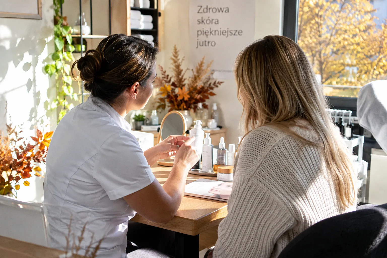 Jak przygotować skórę na jesień: zmiana pielęgnacji krok po kroku