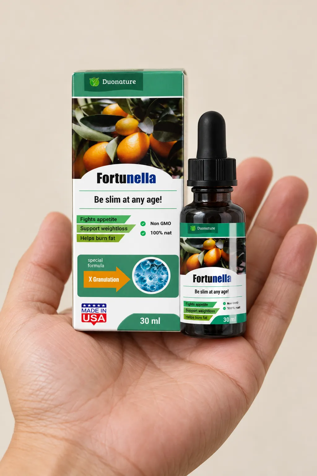 Fortunella — opakowanie w dłoni