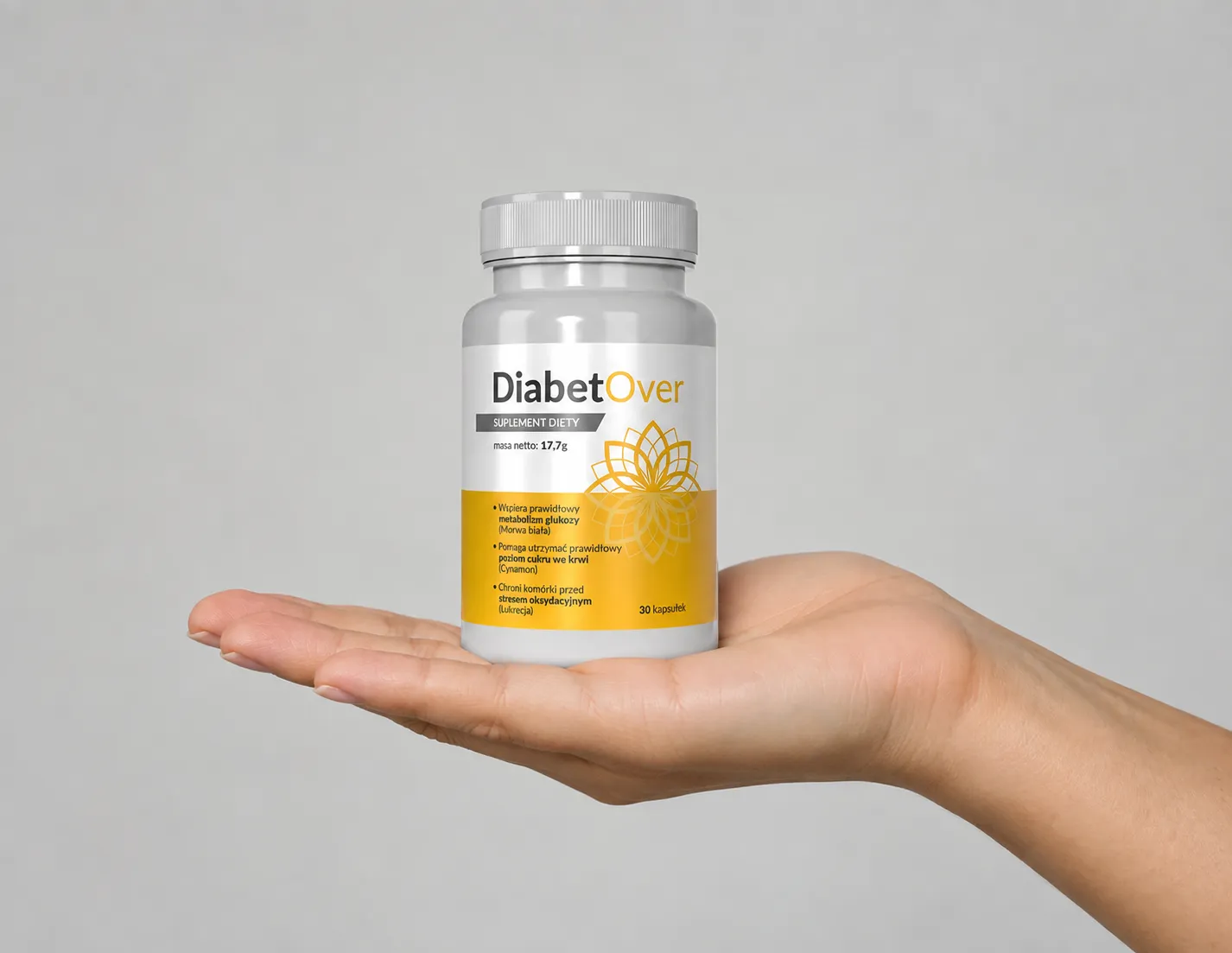 DiabetOver — opakowanie w dłoni