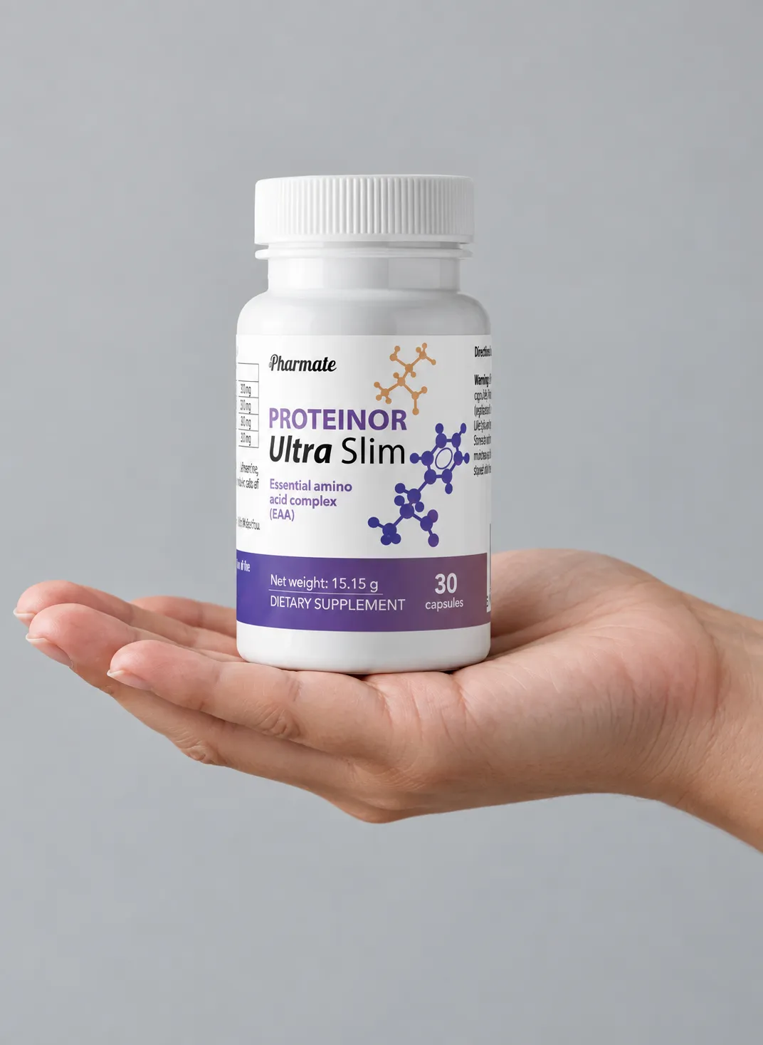 Proteinor Ultra Slim — opakowanie w dłoni